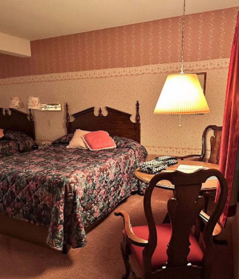 Pointe North Motel - Web Listing Photo (newer photo)